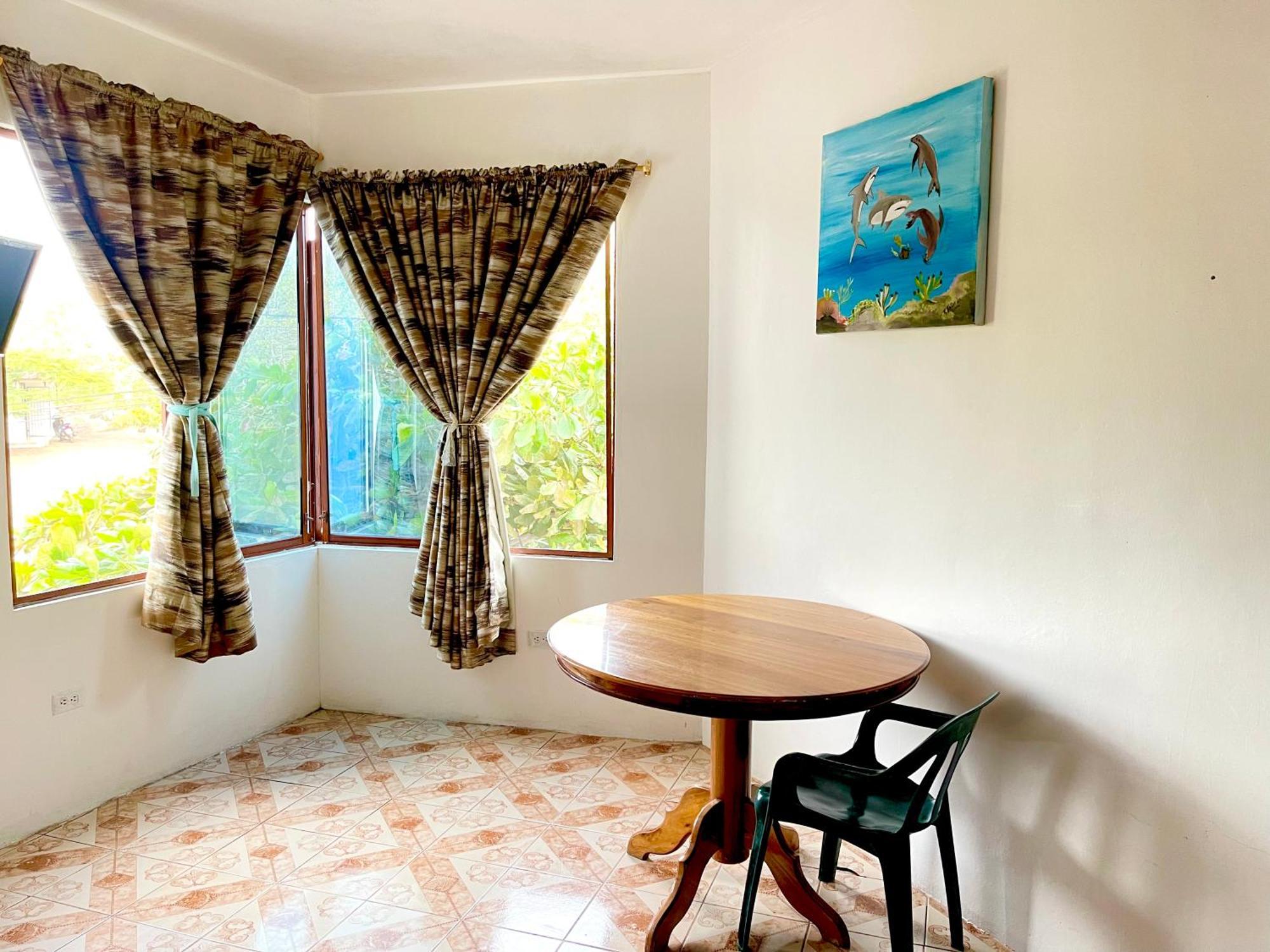 Hostal Vista Al Mar Hotel Puerto Baquerizo Moreno Kültér fotó