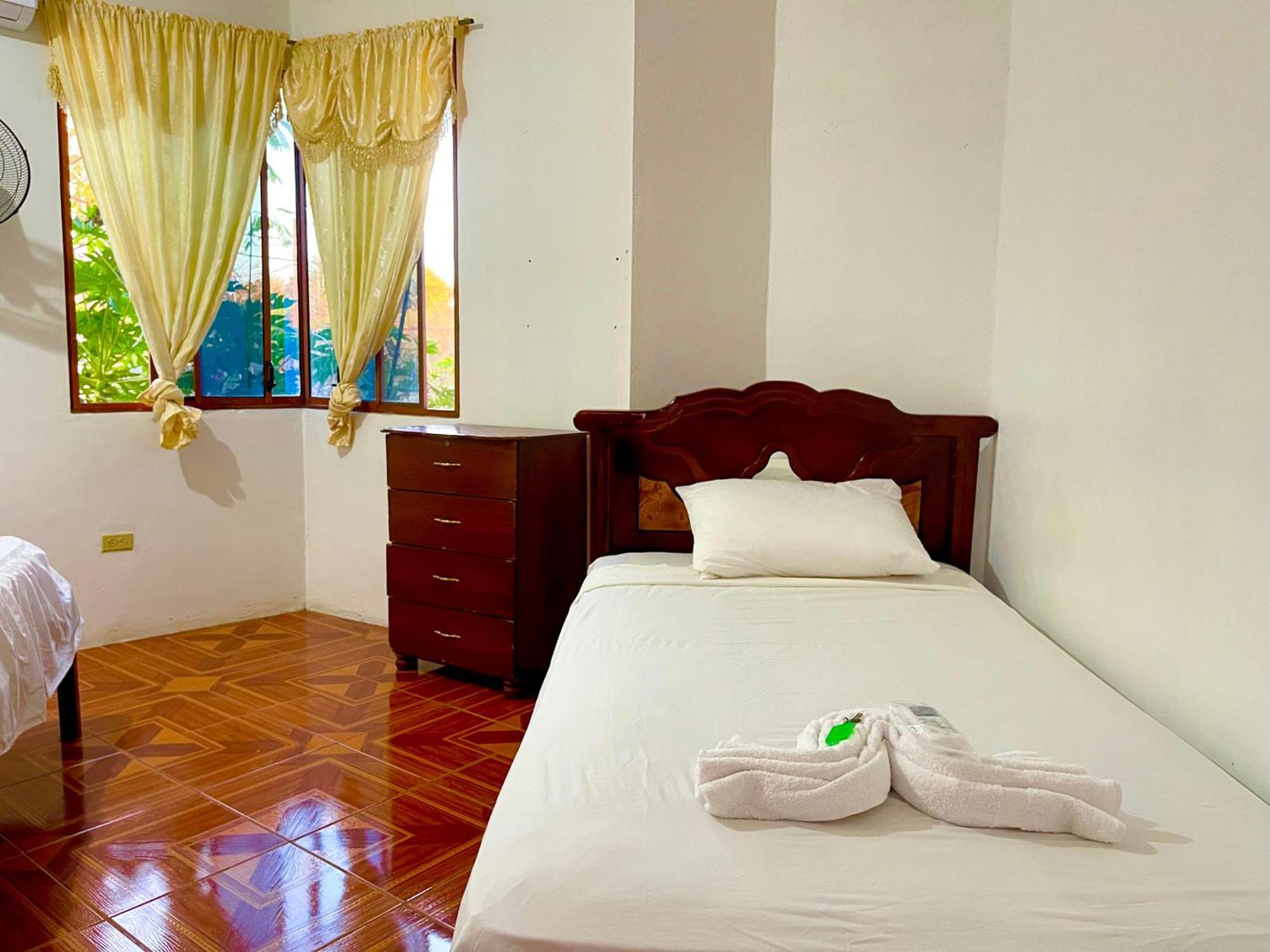 Hostal Vista Al Mar Hotel Puerto Baquerizo Moreno Kültér fotó